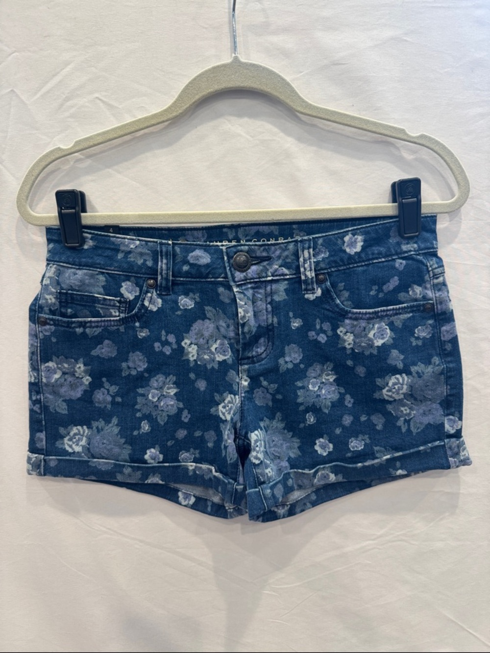 Lauren Conrad Floral Print Denim Shorts - Blue Size 4
